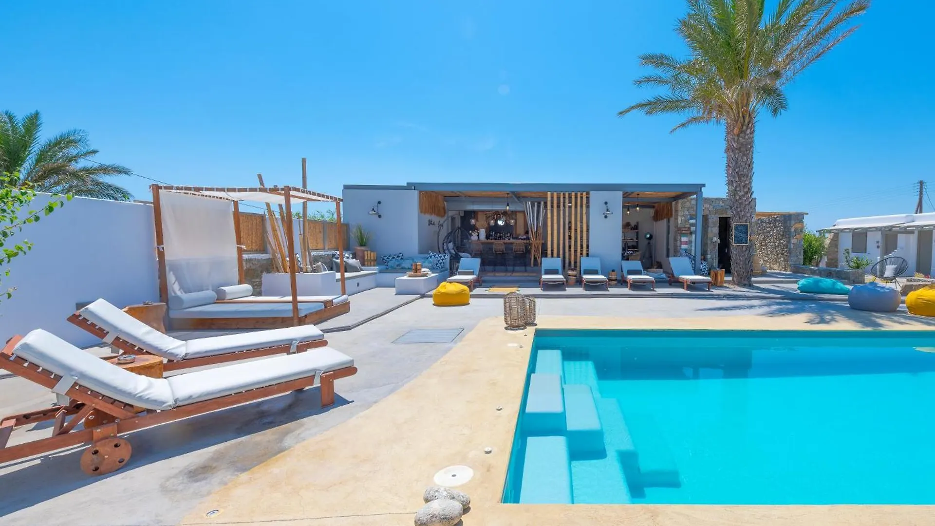 White And Grey Daire Mykonos Town Yunanistan