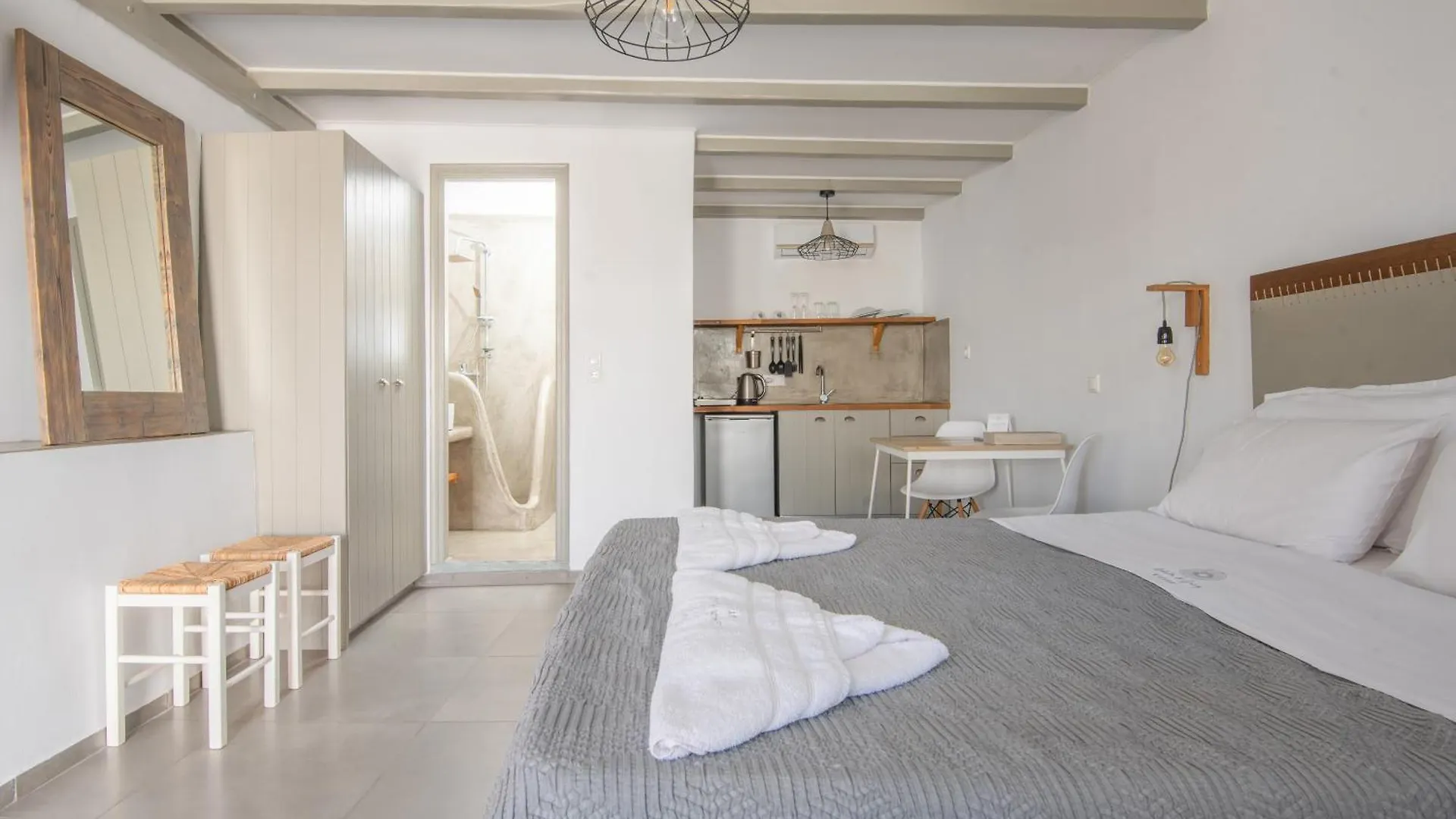 White And Grey Daire Mykonos Town 0*,  Yunanistan
