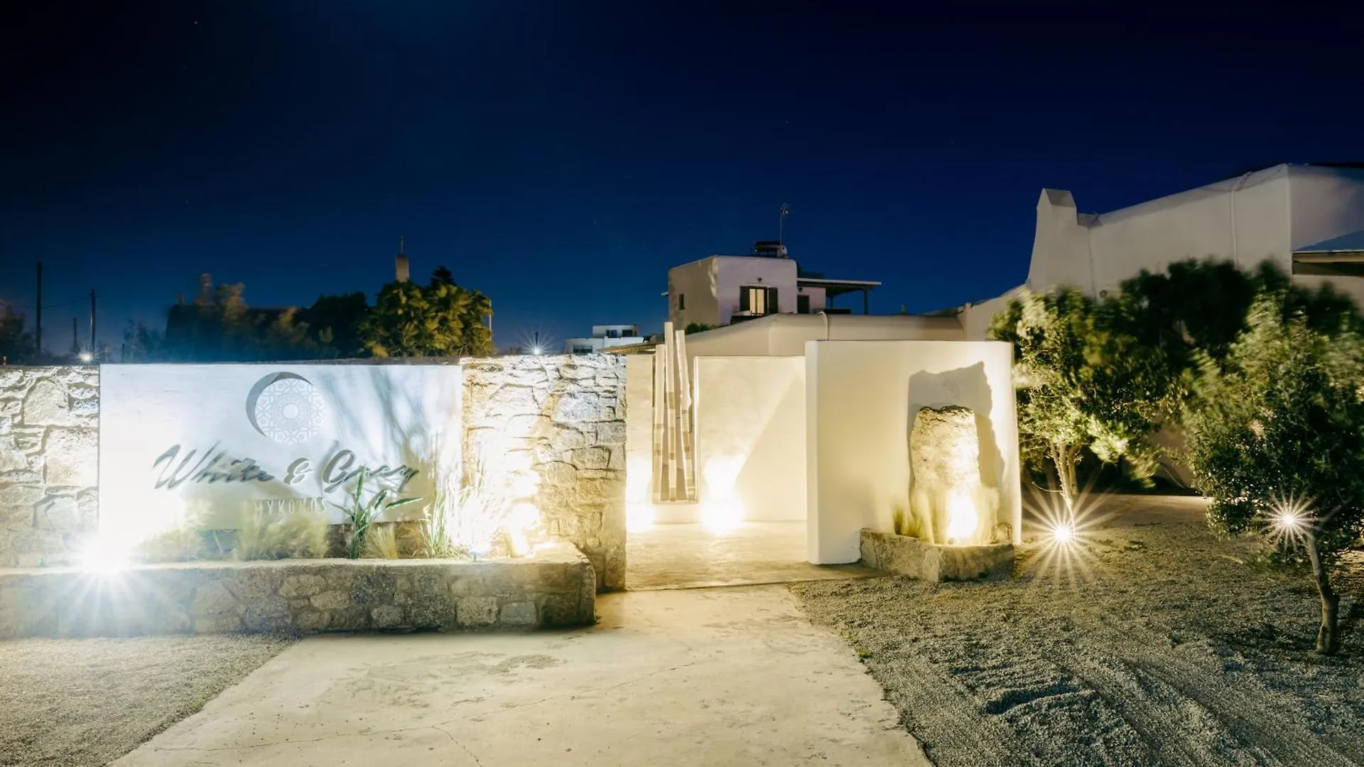 White And Grey Daire Mykonos Town Yunanistan