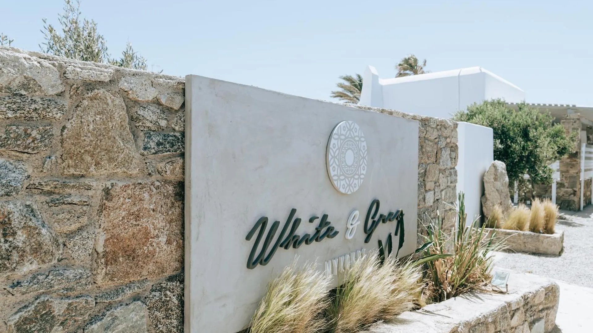 White And Grey Daire Mykonos Town Yunanistan